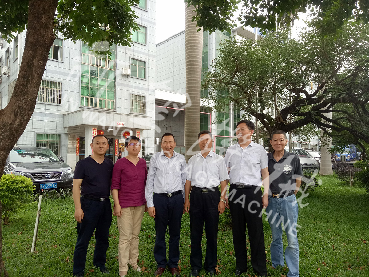 總裝備部劉思剛少將、新華社李建琦博士一行蒞臨新望公司考察指導